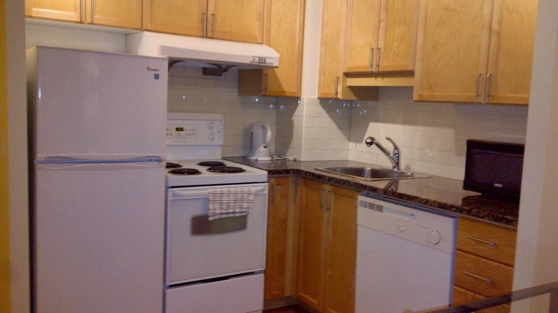 Apartment Scarborough Centre Luxury Business Suite