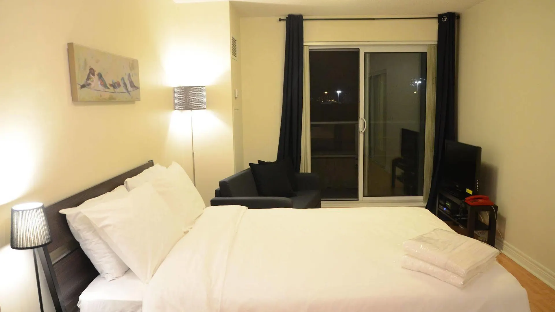 Apartment Scarborough Centre Luxury Business Suite