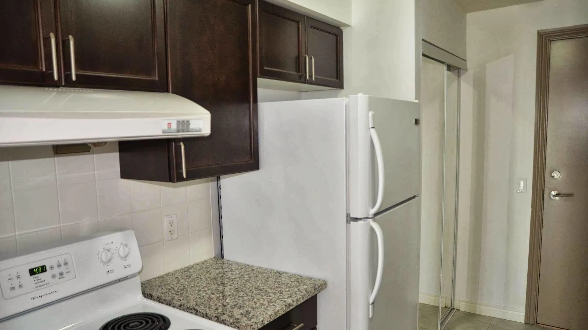Apartment Scarborough Centre Luxury Business Suite